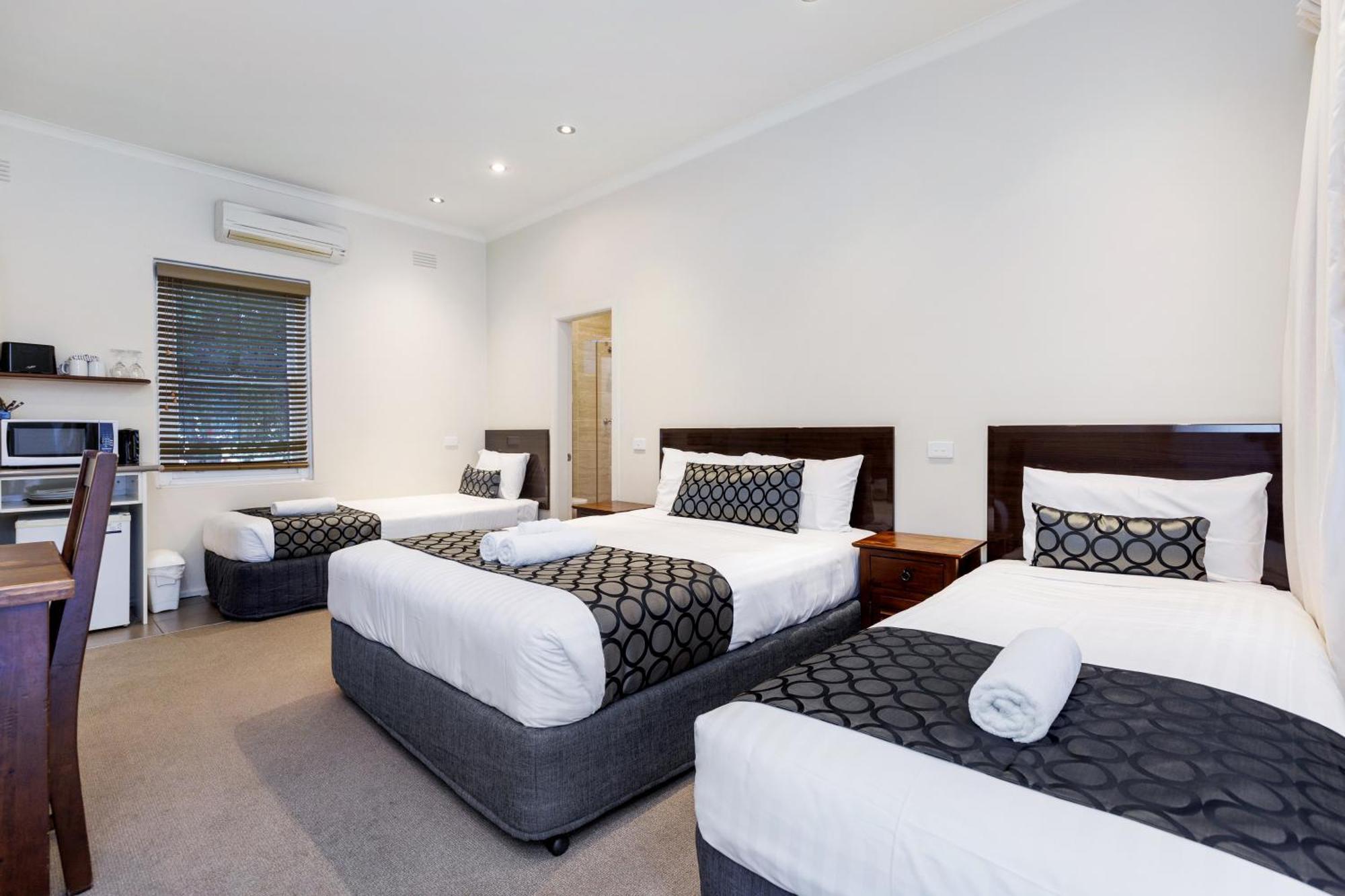 Amaroo Motel Tumuts Best Accommodation Екстер'єр фото