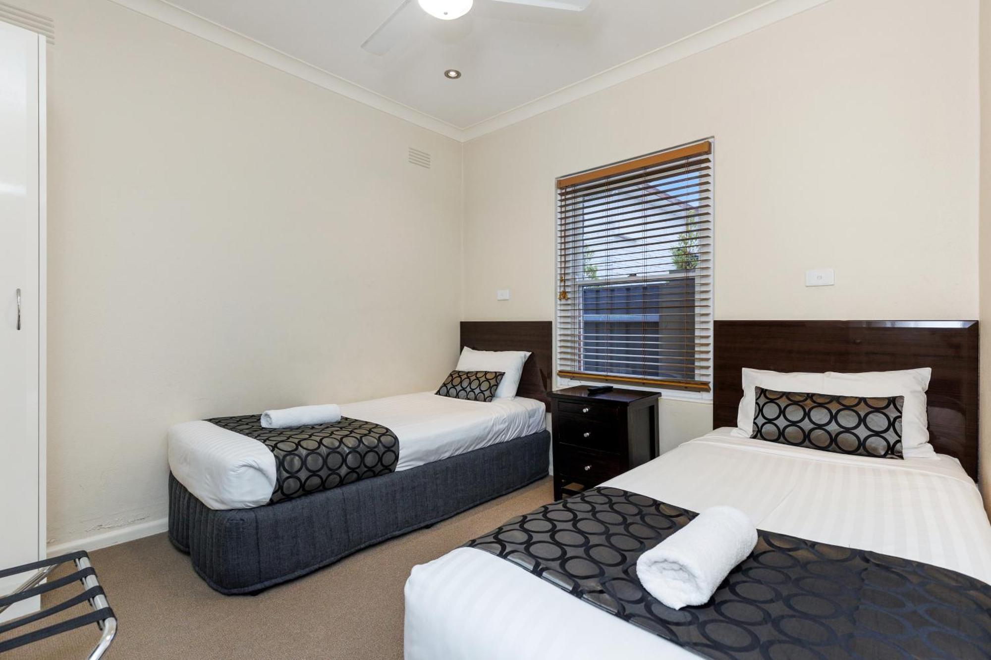 Amaroo Motel Tumuts Best Accommodation Екстер'єр фото