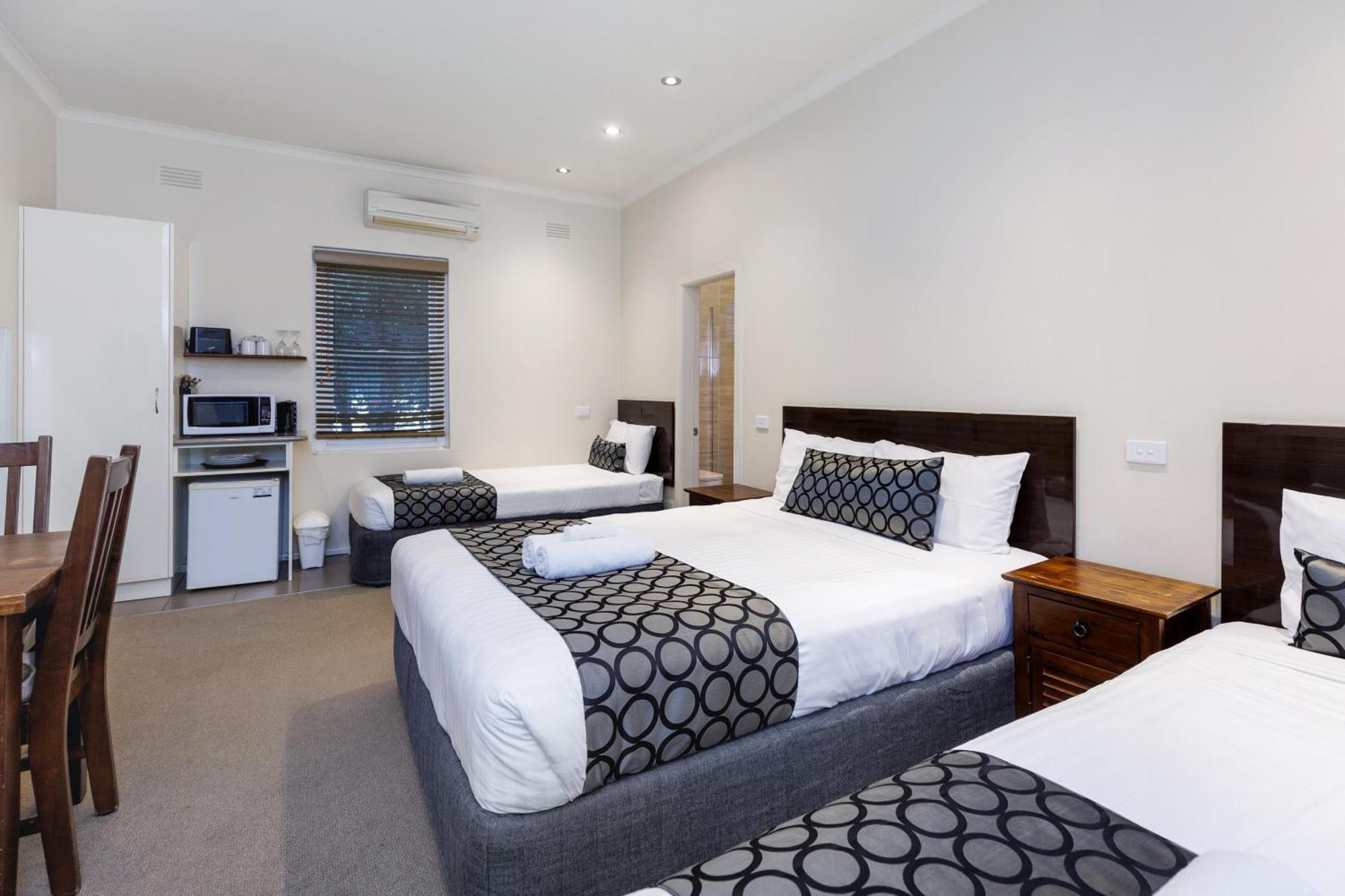 Amaroo Motel Tumuts Best Accommodation Екстер'єр фото